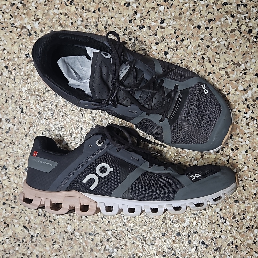 On Running Women's Black and Gray Sneakers